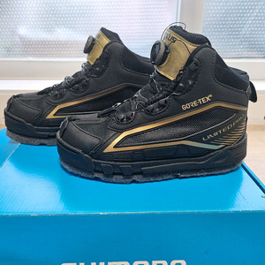 시마노 넥서스(갯바위 낚시화)LIMITED PRO펠트