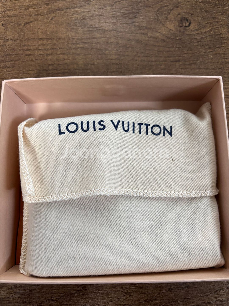 루이비통 반지갑 멀티플 월렛 새제품 M60895--0