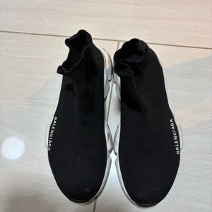 발렌시아가 스피드러너 37사이즈