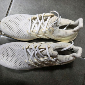 아디다스 이지부스트 275