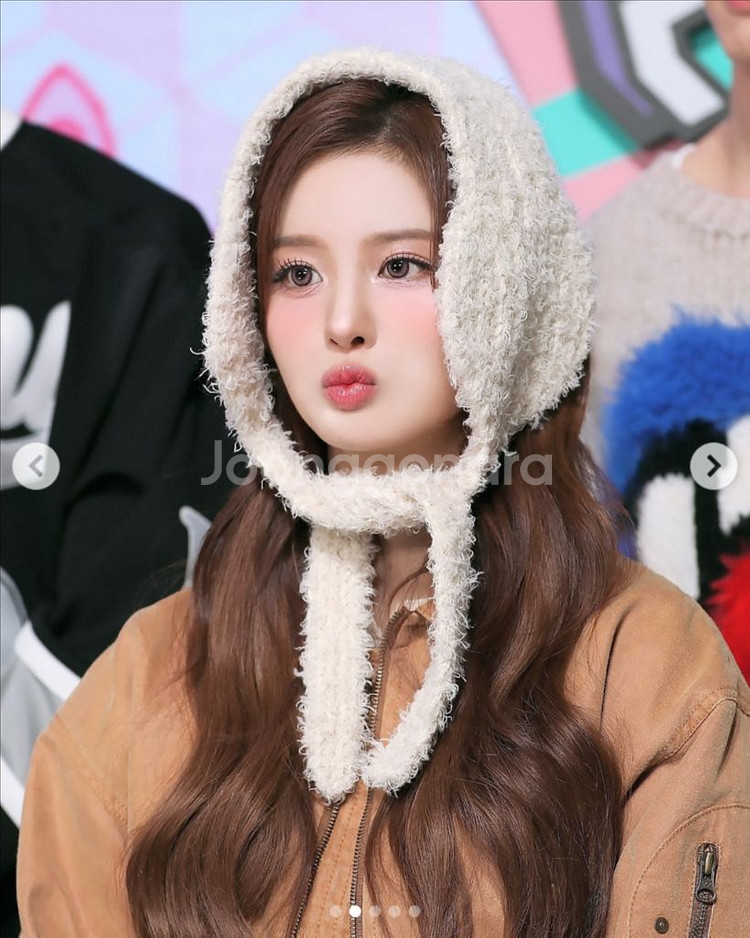 설윤착용)펀프롬펀 니트 이어머프 귀도리 바라클라바 비니--0