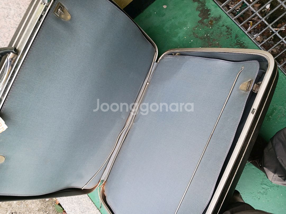 영화소품용 007 가방 처분--2