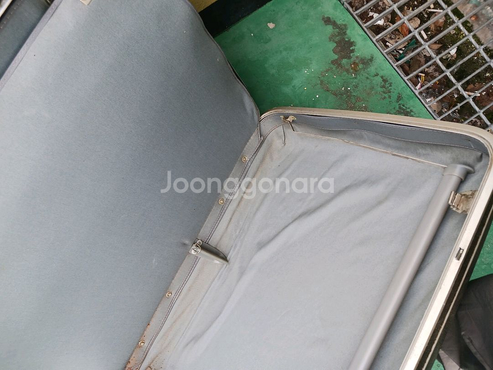 영화소품용 007 가방 처분--3