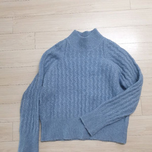 cos 케이블 니트 스웨터