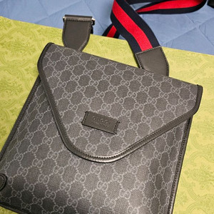 구찌수프림메신저백