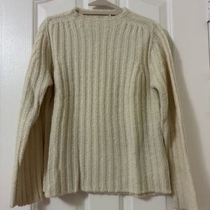 도톰한 짜임 아이보리 니트