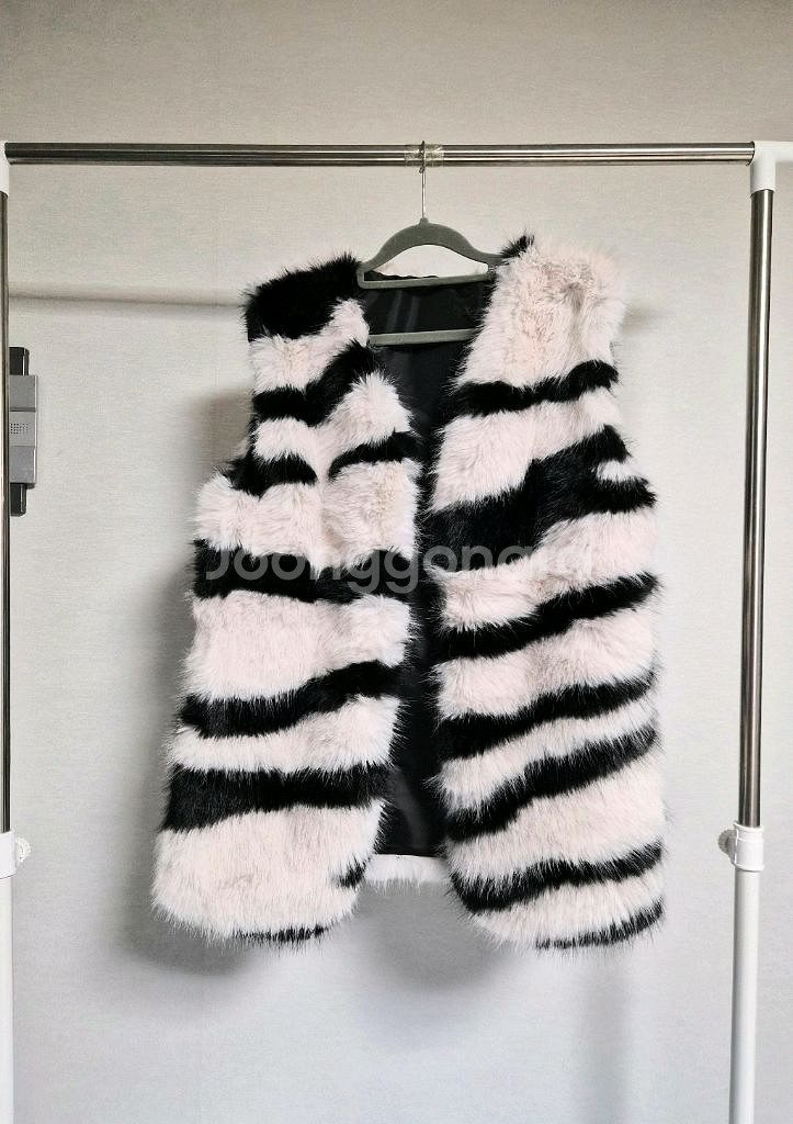 미착용 블랙&화이트 배색 퍼 베스트--0