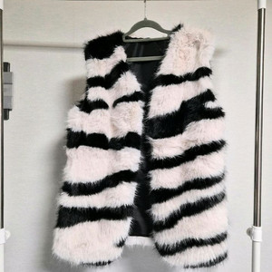 미착용 블랙&화이트 배색 퍼 베스트