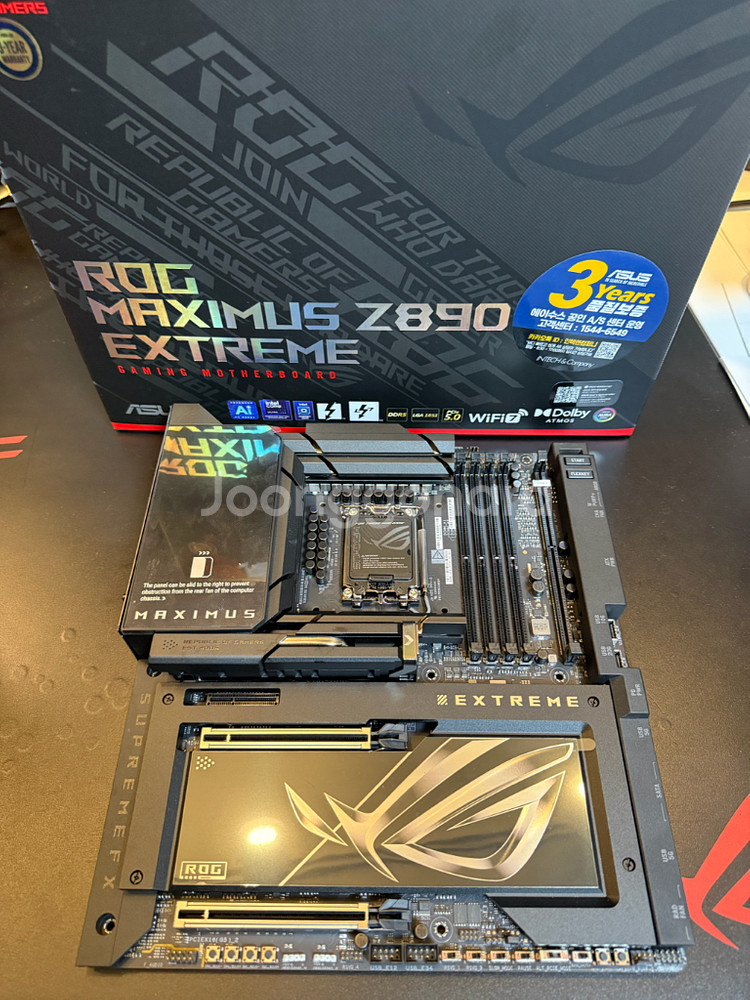 ASUS ROG MAXIMUS Z890 EXTREME--0