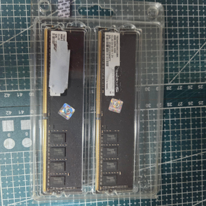 팀그룹 DDR4 3200 8GB RAM 2개 팝니다.