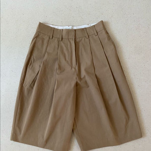 (새상품)헬베티카(helvetica) 핀턱 버뮤다팬츠