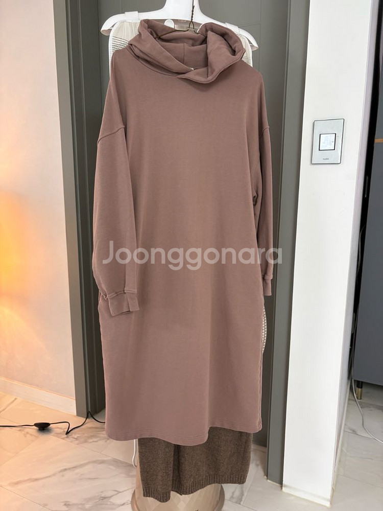 주카 뒷레터링 후드 원피스 프리사이즈--1