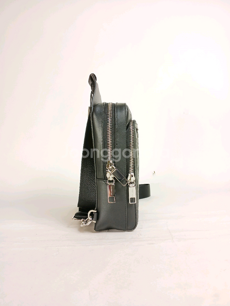 칼라거펠트 loom lea 검정 가죽 남성 슬링백--2