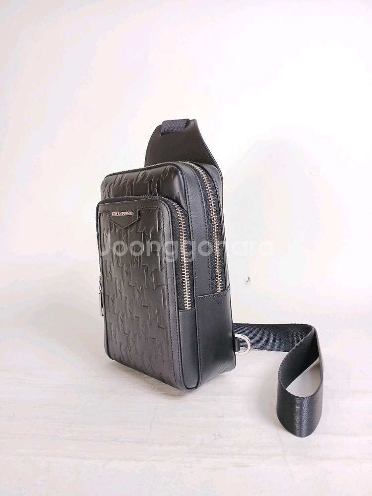 칼라거펠트 loom lea 검정 가죽 남성 슬링백--1