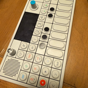 Teenage Engineering OP-1 신디사이저