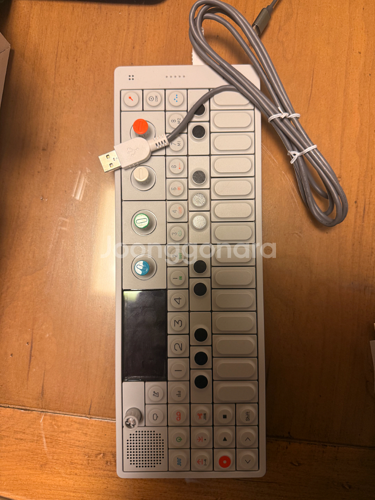Teenage Engineering OP-1 신디사이저--1
