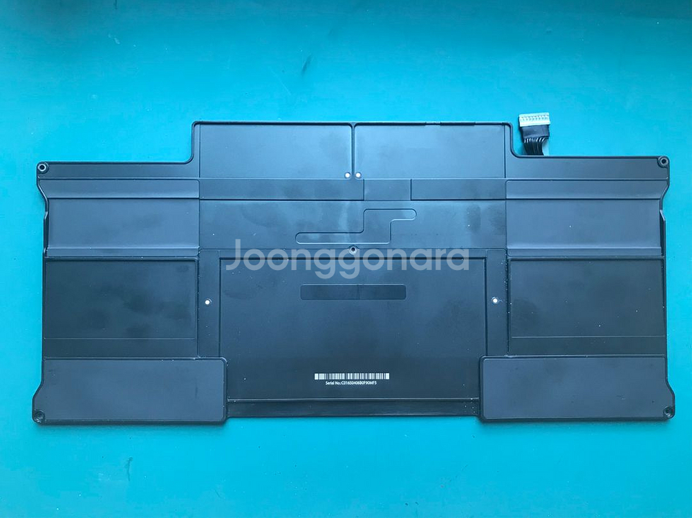 부품용 맥북에어 a1466(케이스1개,배터리2개) 팝니--6