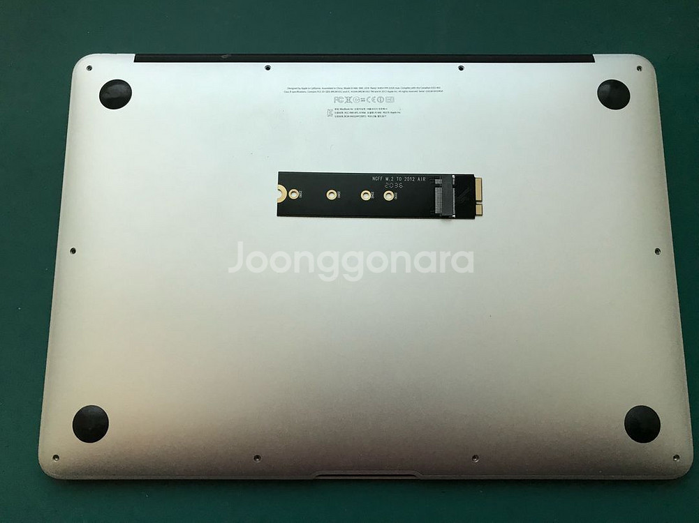 부품용 맥북에어 a1466(케이스1개,배터리2개) 팝니--4