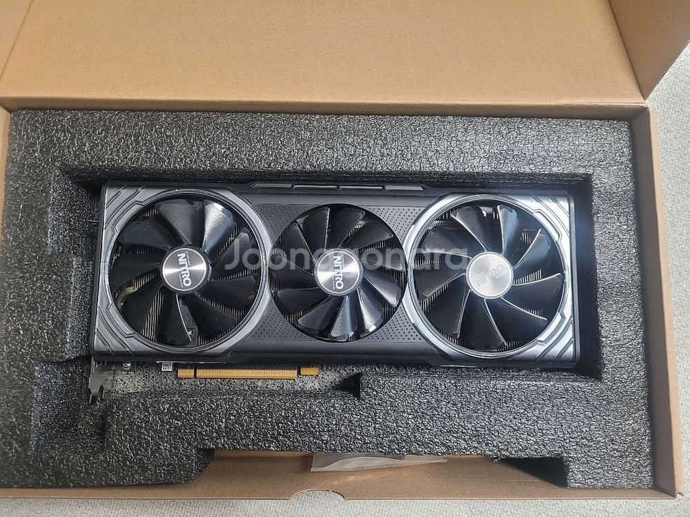 사파이어 NITRO+ RX VEGA 64 8GB--0