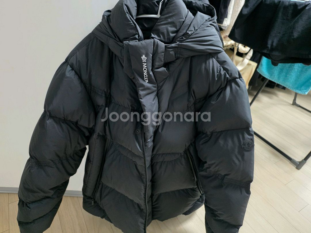 남자 몽클패딩 4사이즈 블랙 자라마모델 판매합니다--1