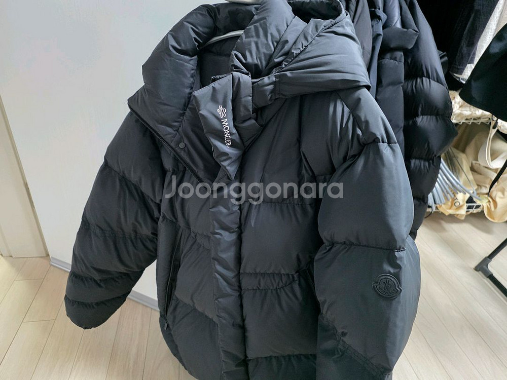 남자 몽클패딩 4사이즈 블랙 자라마모델 판매합니다--2