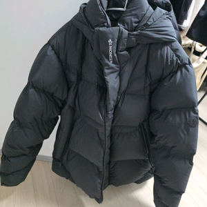 남자 몽클패딩 4사이즈 블랙 자라마모델 판매합니다