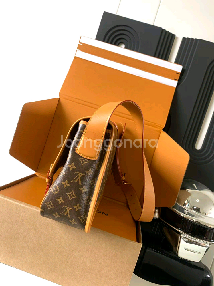 루이비통 사첼 메신저백--1