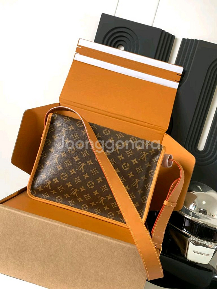 루이비통 사첼 메신저백--2