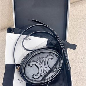 셀린느 오벌 펄스 블랙백