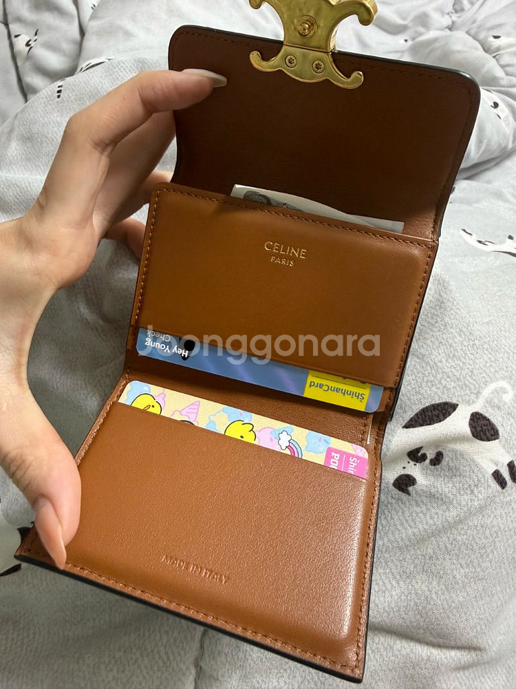 셀린느 트리옹프 캔버스 코인 컴팩트 월렛 탄--3