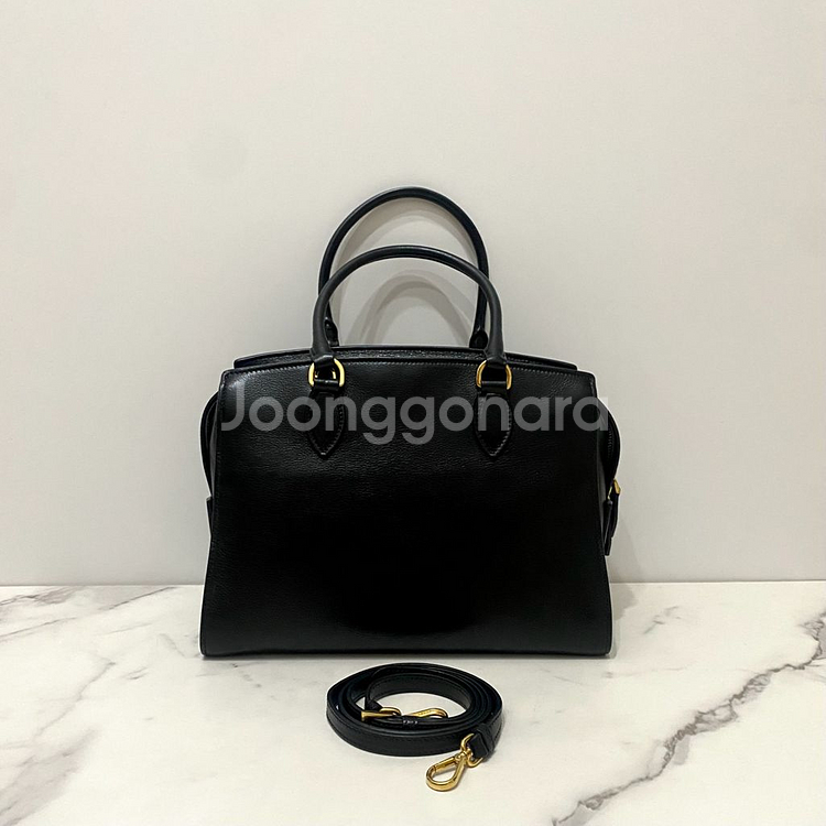 프라다 메탈로고 그레이스 카프 레더 토트백 크로스백--5