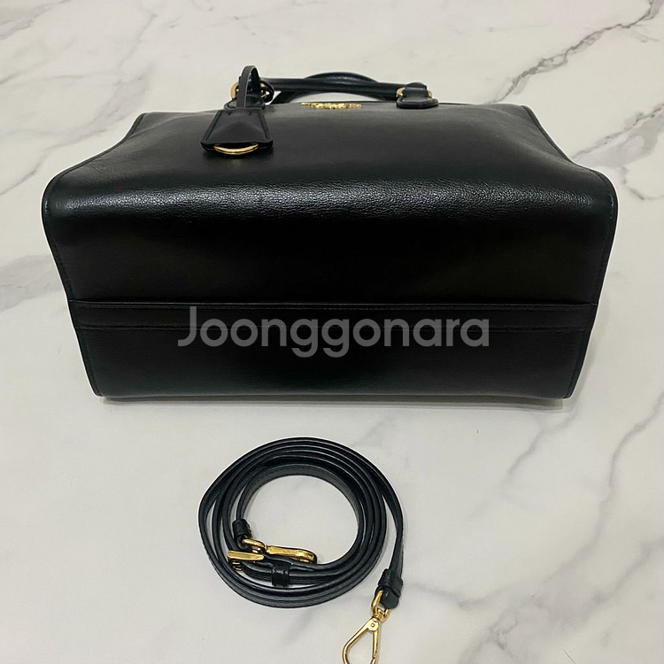 프라다 메탈로고 그레이스 카프 레더 토트백 크로스백--7