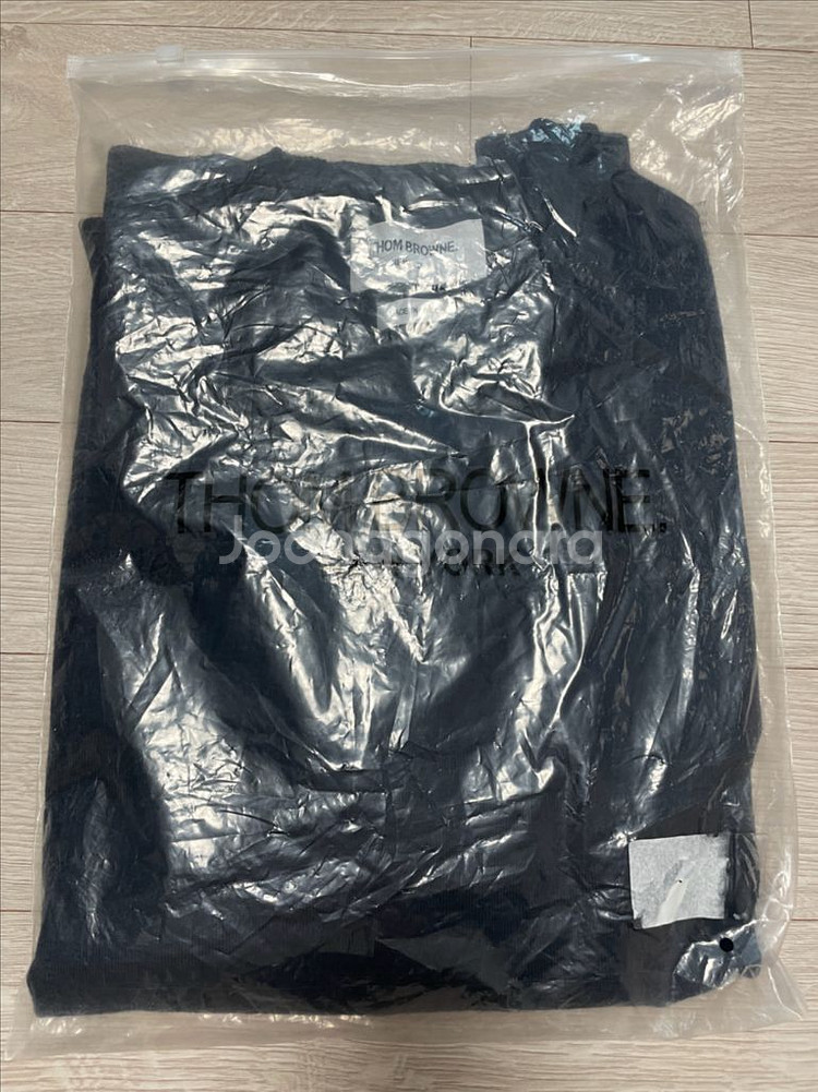 [새상품] 톰브라운 네이비 니트 4사이즈--8