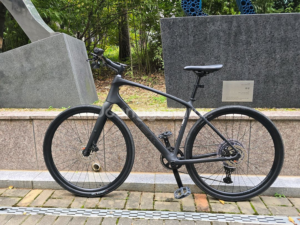 25년형 트렉 FX4 하이브리드 L팝니다.--0