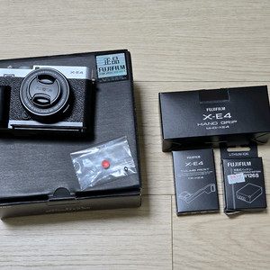 후지필름 X-E4 실버 렌즈킷 판매합니다.