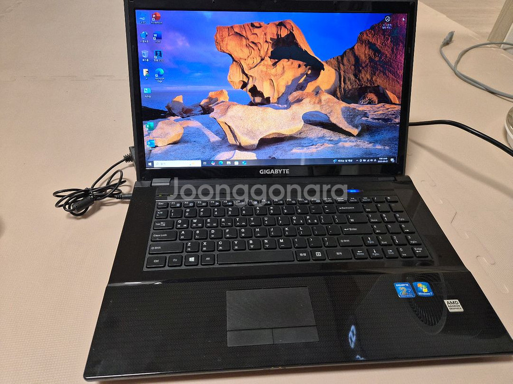 부품용 노트북 기가바이트 17인치 팝니다--0