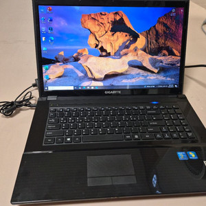 부품용 노트북 기가바이트 17인치 팝니다