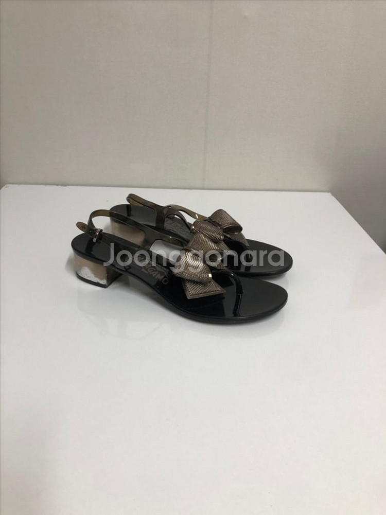 (225사이즈)페라가모 정품 썬샤인 젤리 샌들 5--1