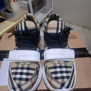 버버리 체크 스니커즈 40.5 사이즈 (255mm) 판