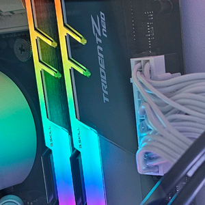 지스킬 DDR4 CL16 TRIDENT 16GB*2