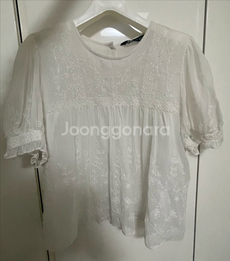 자라 자수 화이트 반팔 쉬폰 블라우스--0