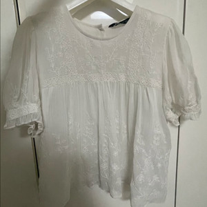 자라 자수 화이트 반팔 쉬폰 블라우스