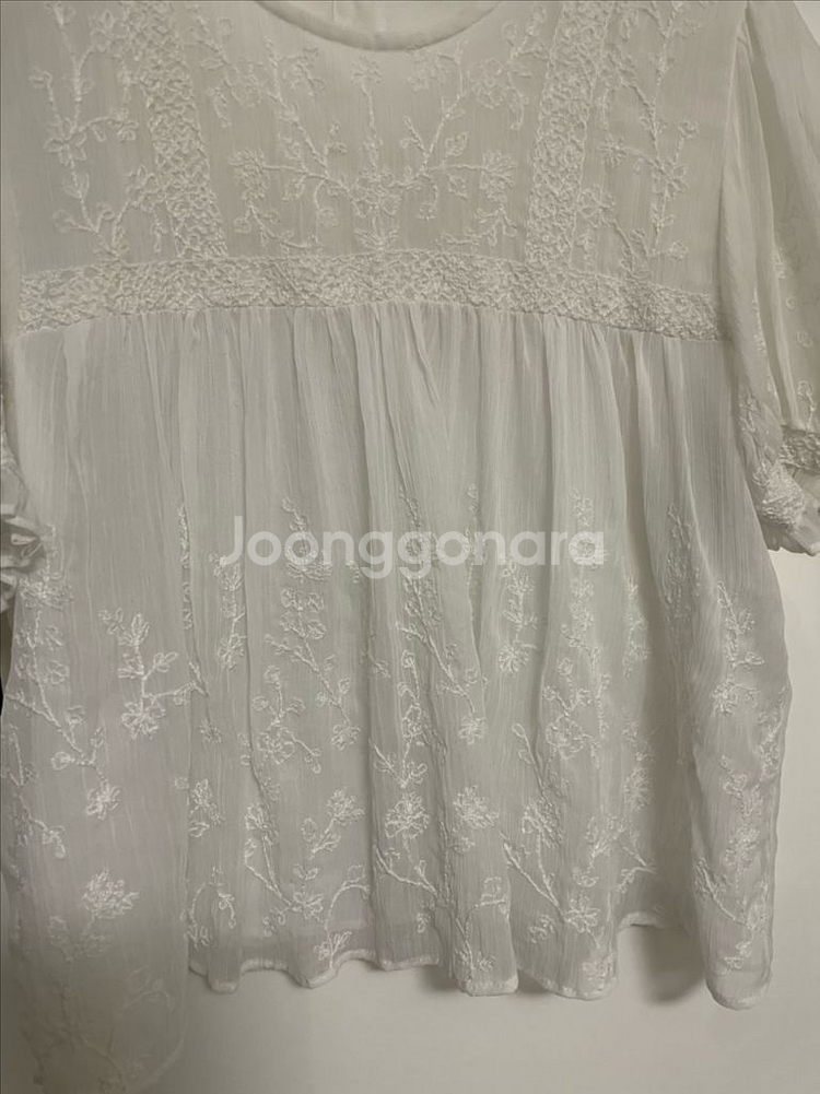 자라 자수 화이트 반팔 쉬폰 블라우스--4