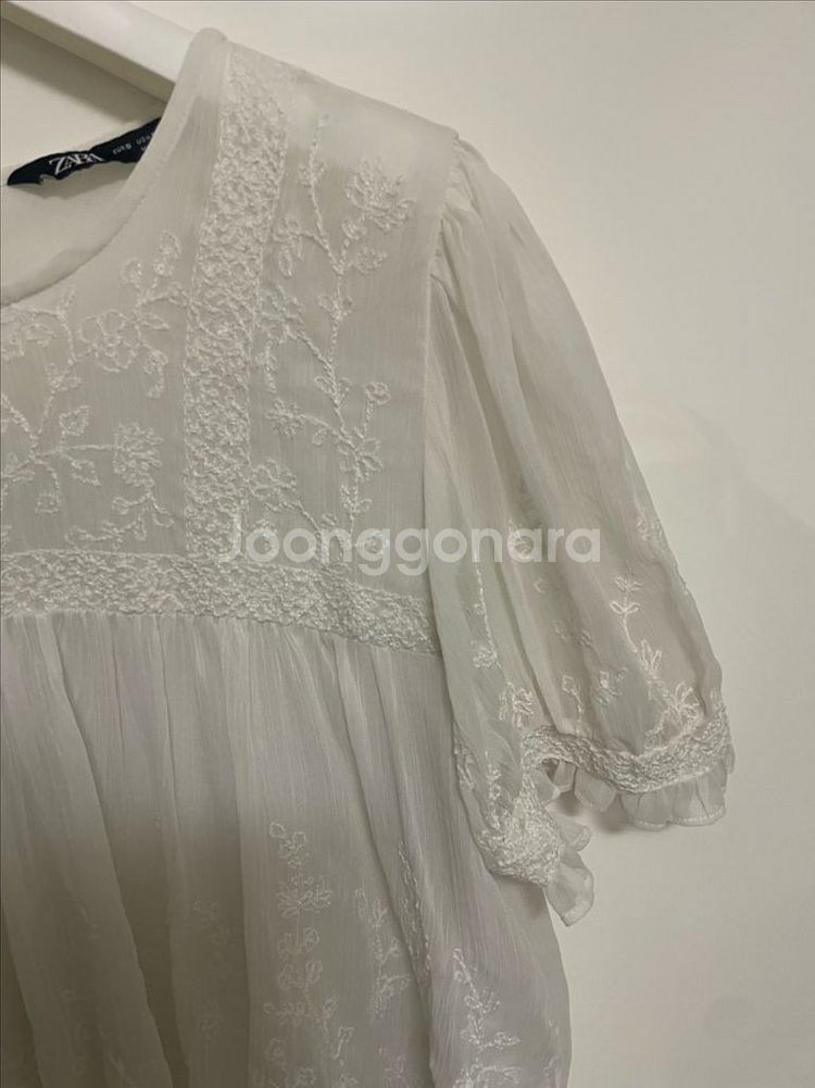 자라 자수 화이트 반팔 쉬폰 블라우스--3