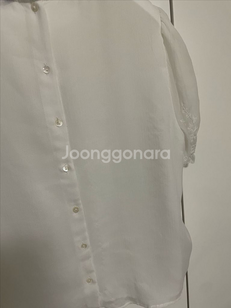 자라 자수 화이트 반팔 쉬폰 블라우스--6