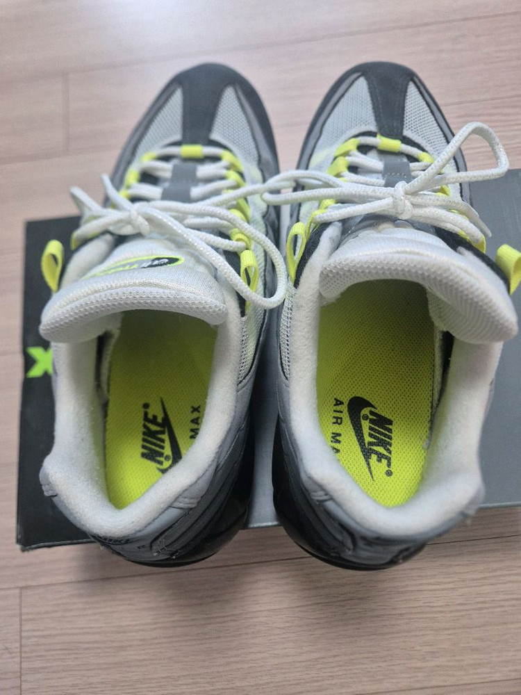 나이키에어맥스95OG 네온 엘로우(형광) 260 특A급 팝니다--2