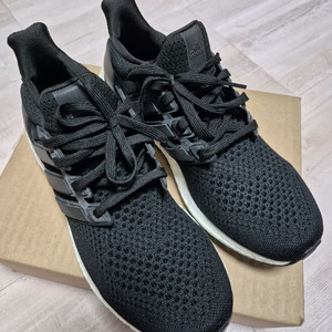 아디다스 울트라부스트 1.0 블랙 265