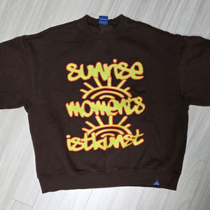 [새상품] 이스트쿤스트 맨투맨