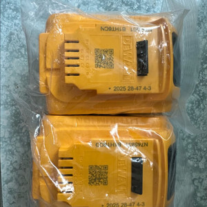 (미사용)디월트 배터리 20v5ah dcb184