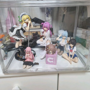 피규어 장식장 + 피규어 일괄 판매